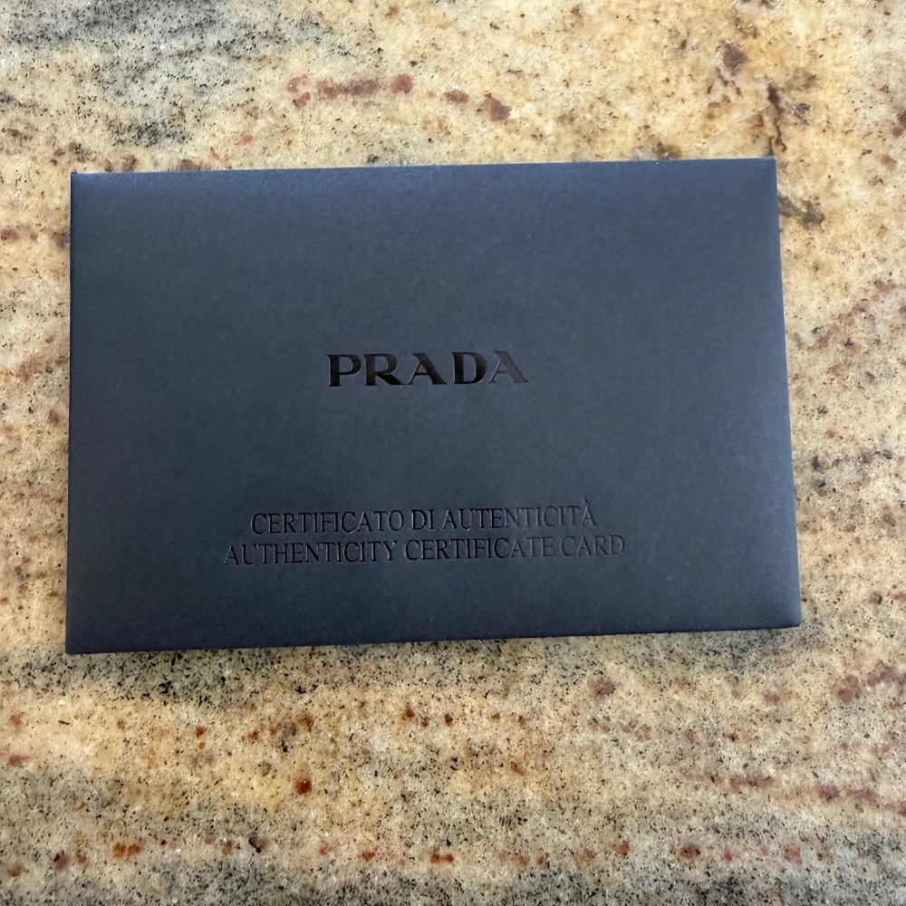 Prada gift box (Authentic) - Picture 8 of 11